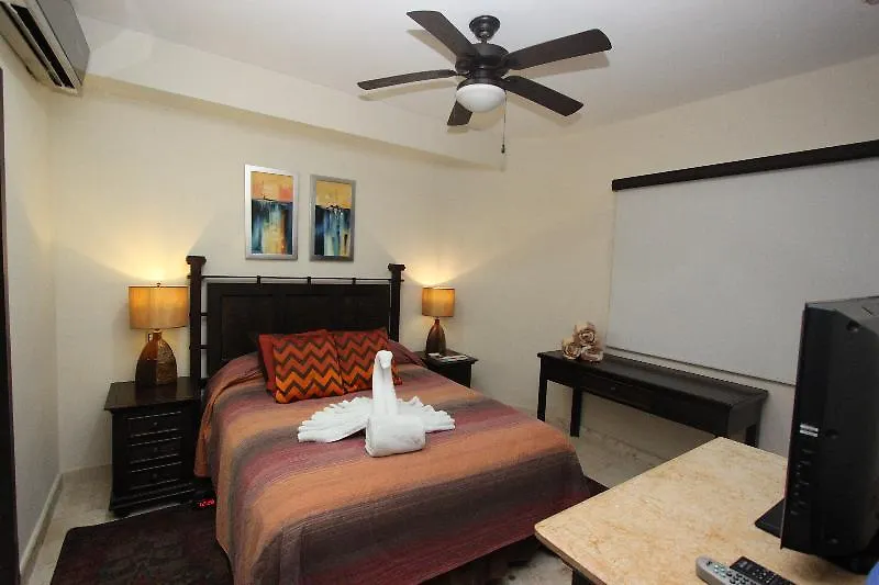 El Faro Oceanfront Apartments 普拉亚卡门
