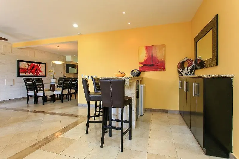 El Faro Oceanfront Apartments 普拉亚卡门